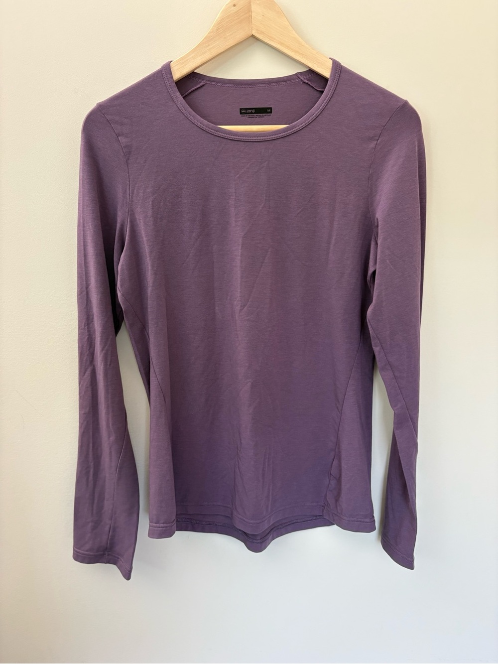 Janji Women’s Circa Daily Long Sleeve Tshirt Size Medium Purple Lightweight.